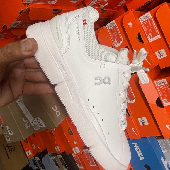 cloud Shoes - Cloud the Rogers advantage for women size 7 white